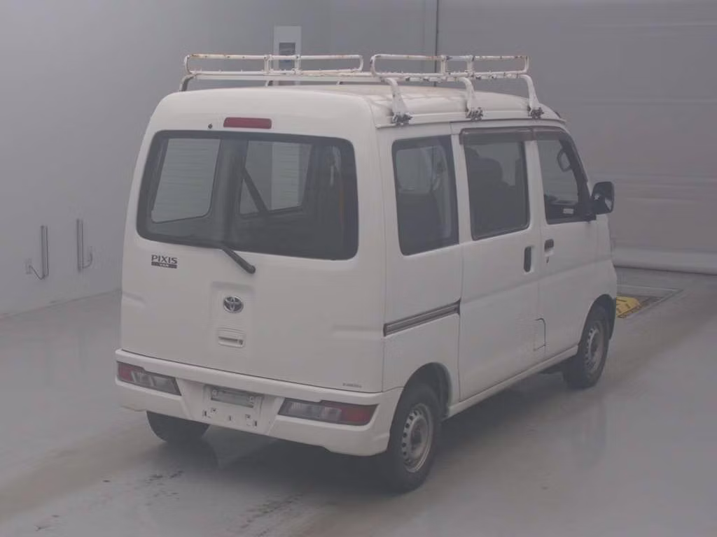 TOYOTA PIXIS VAN