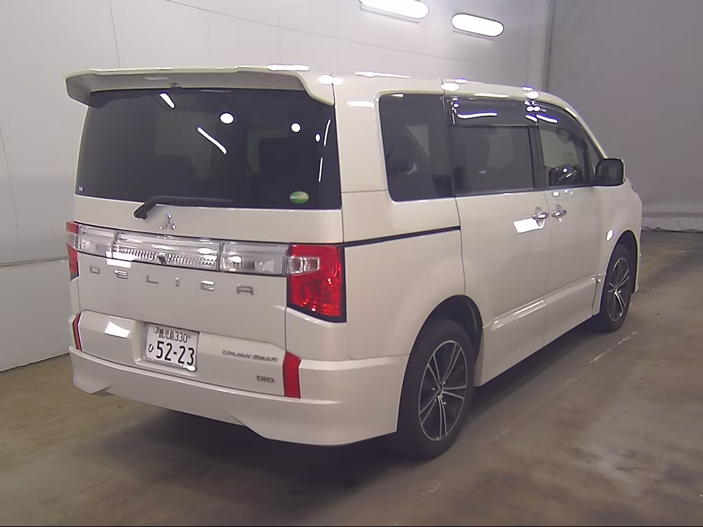 MITSUBISHI DELICA D:5