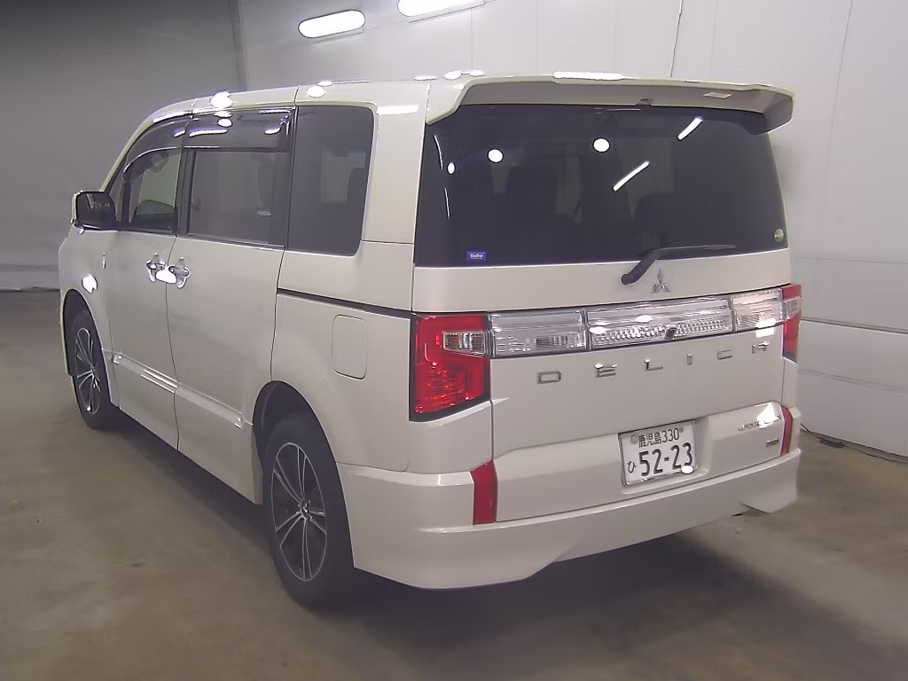 MITSUBISHI DELICA D:5