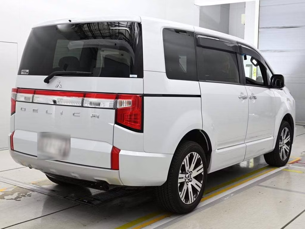 MITSUBISHI DELICA D:5