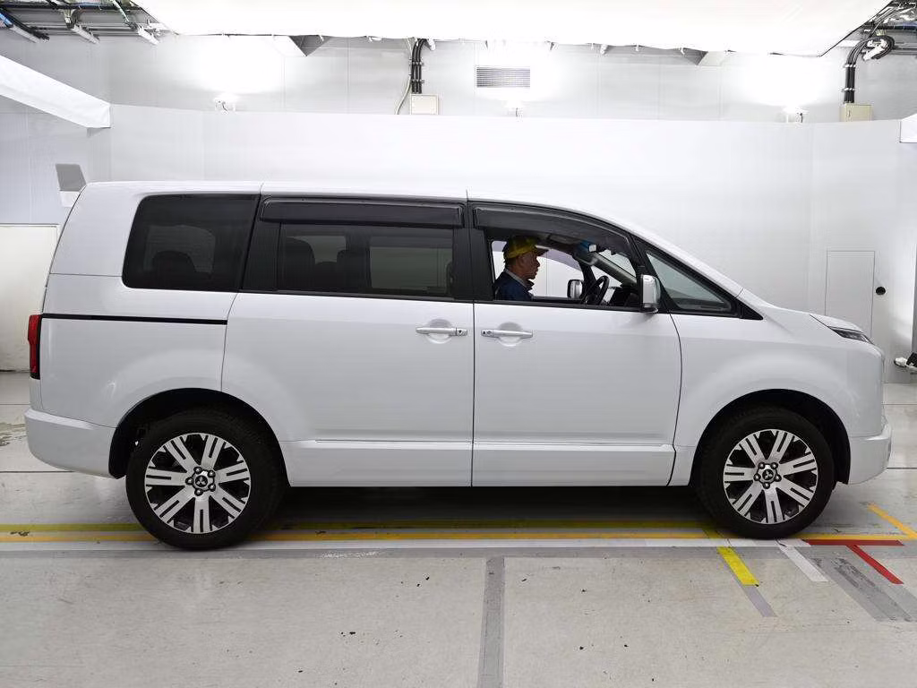MITSUBISHI DELICA D:5
