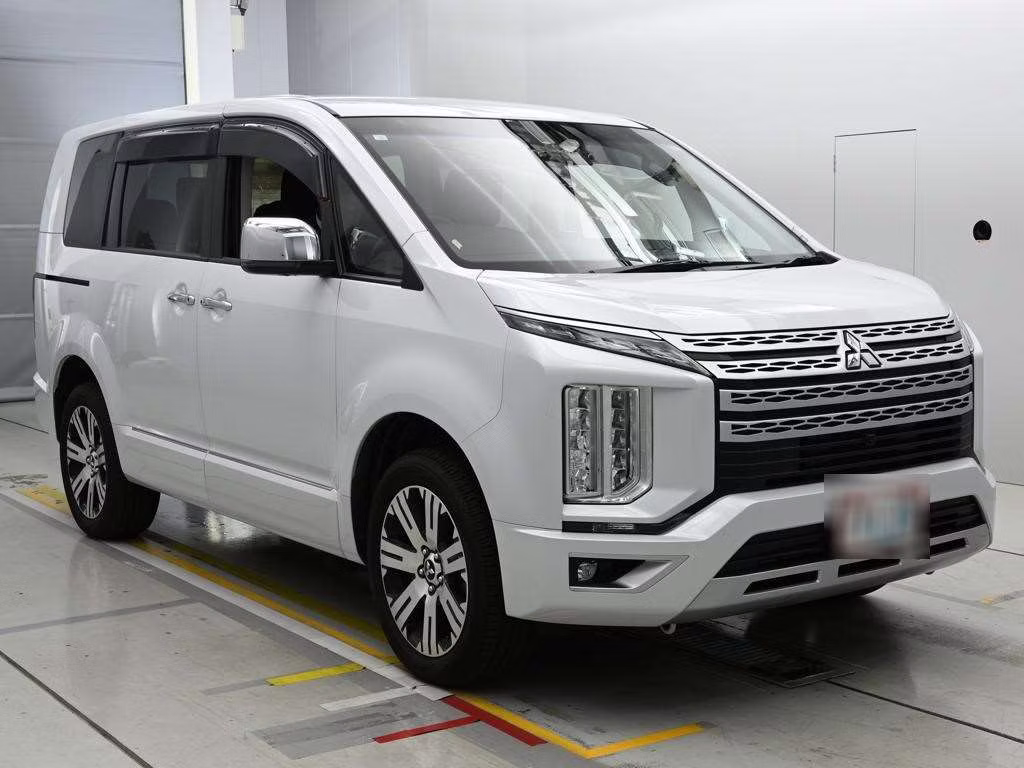 MITSUBISHI DELICA D:5