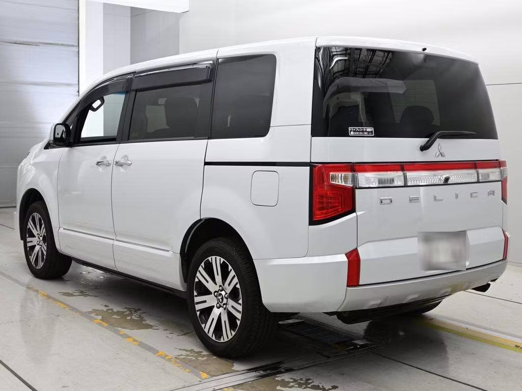 MITSUBISHI DELICA D:5