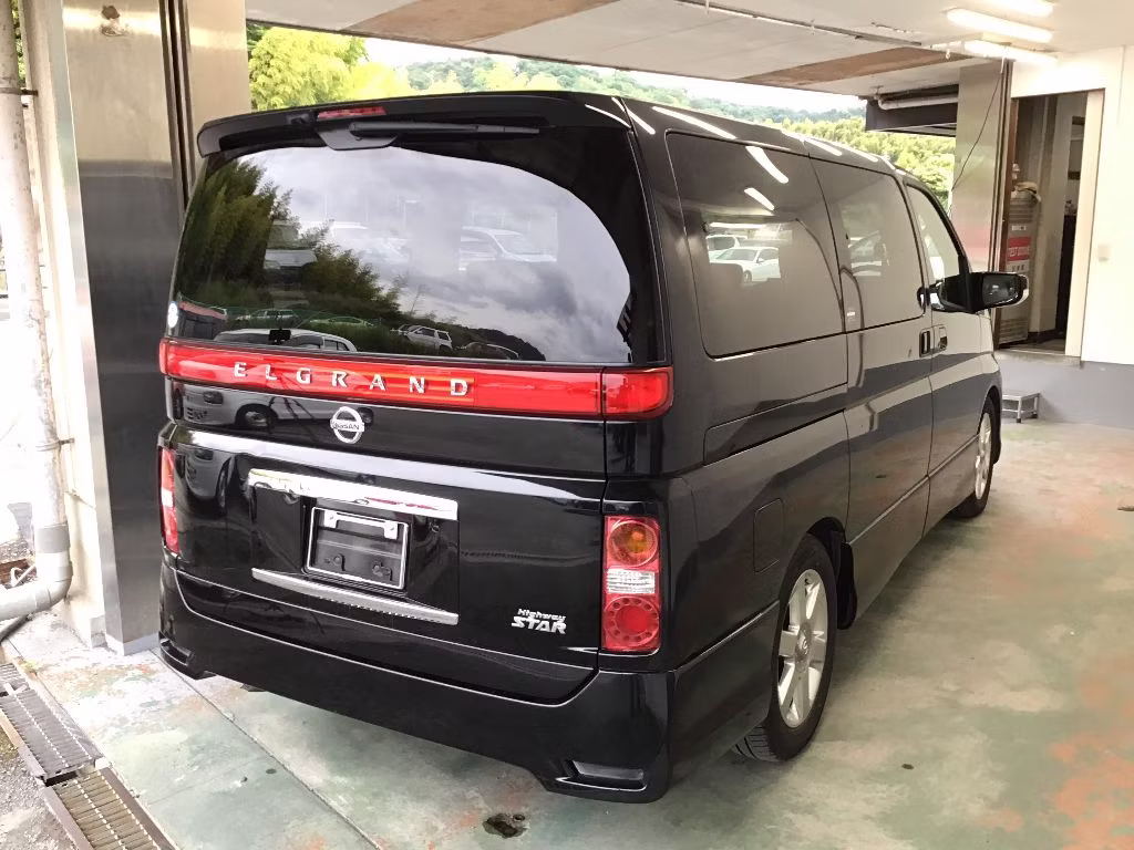 NISSAN ELGRAND