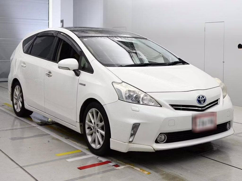 TOYOTA PRIUS ALPHA