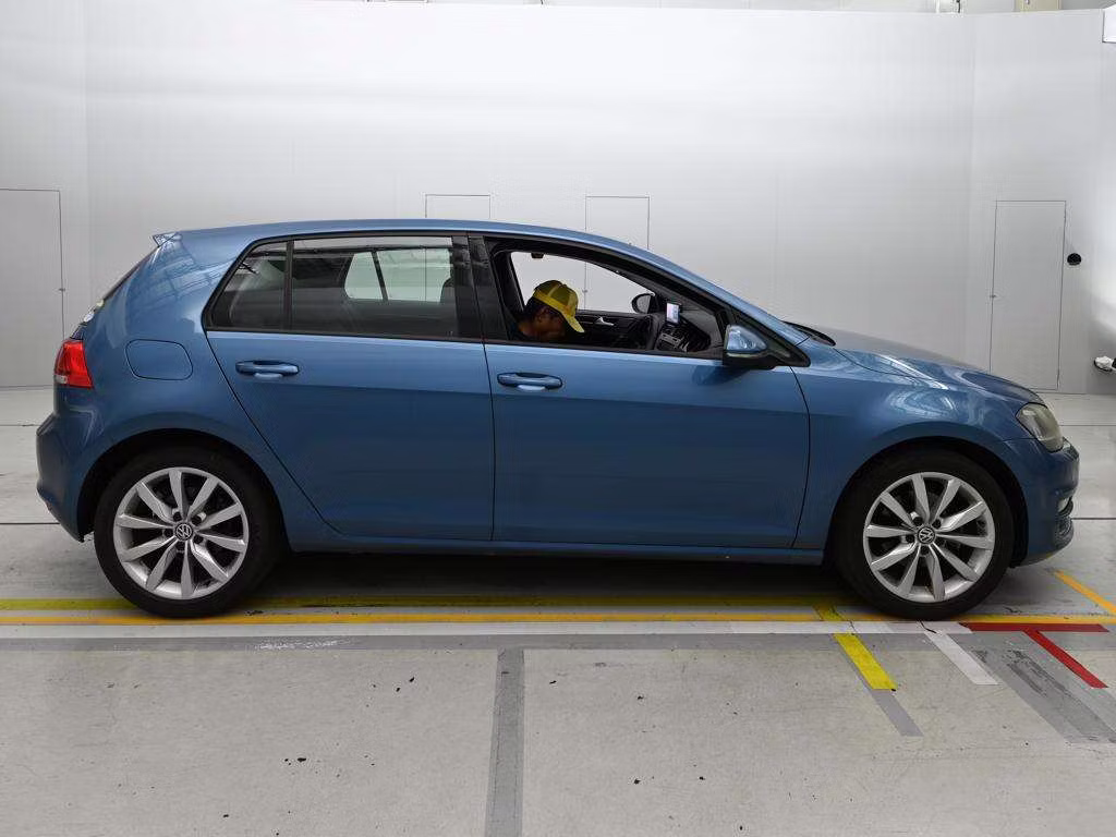VOLKSWAGEN GOLF