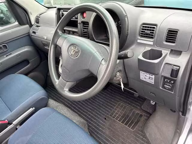TOYOTA PIXIS VAN