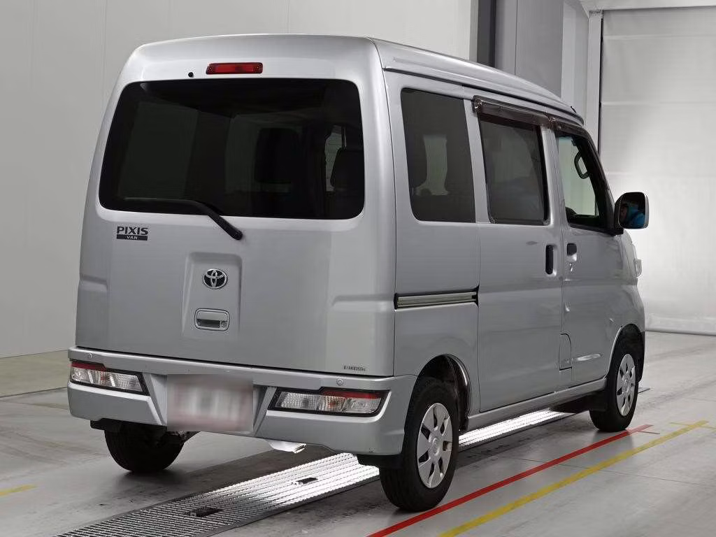 TOYOTA PIXIS VAN