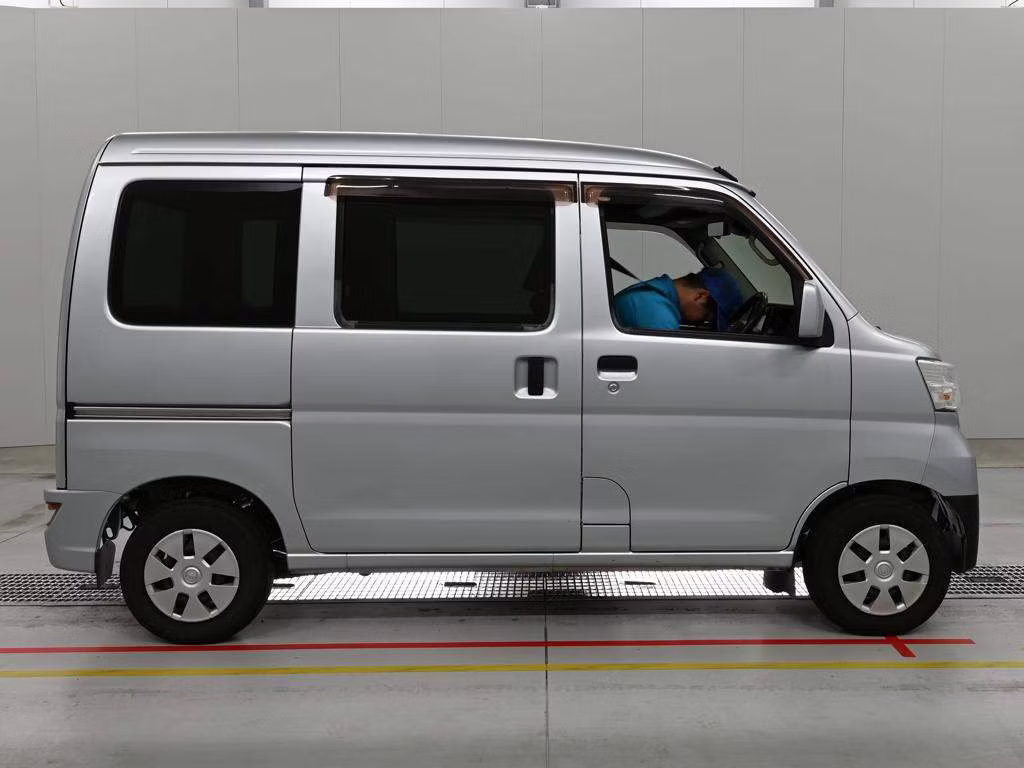 TOYOTA PIXIS VAN