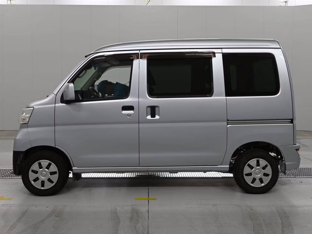 TOYOTA PIXIS VAN