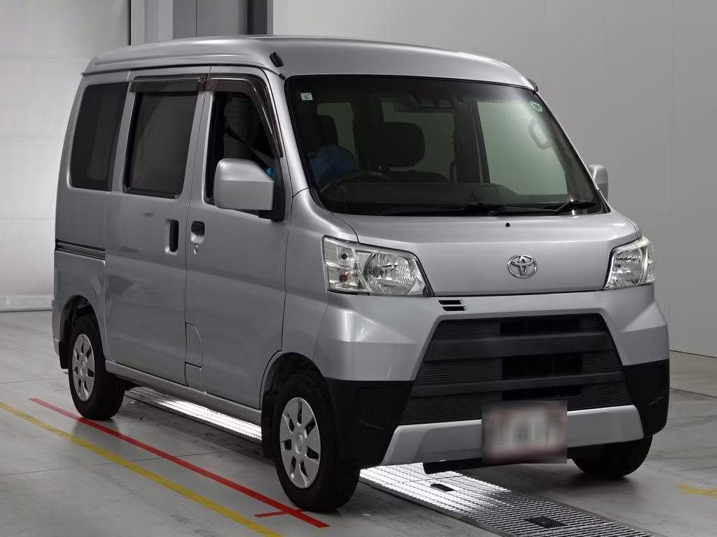 TOYOTA PIXIS VAN