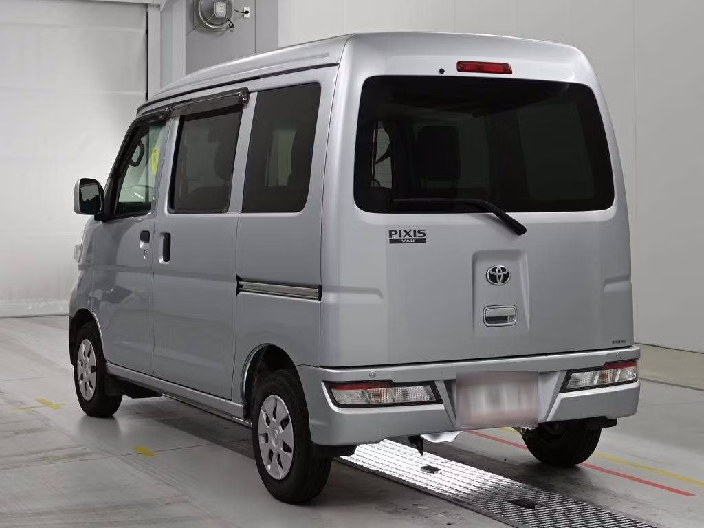 TOYOTA PIXIS VAN