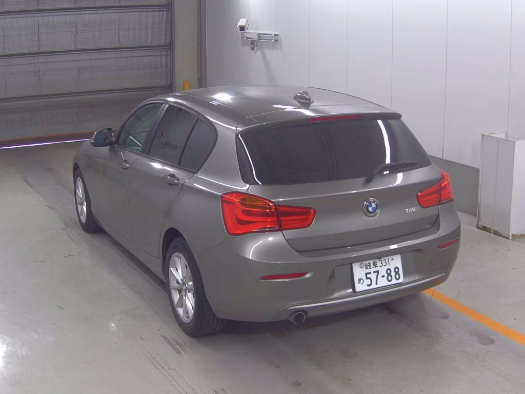 BMW 1-SERIES