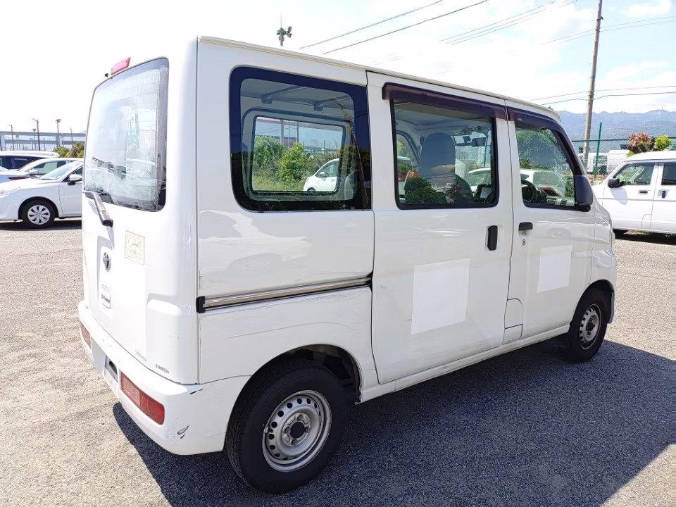TOYOTA PIXIS VAN
