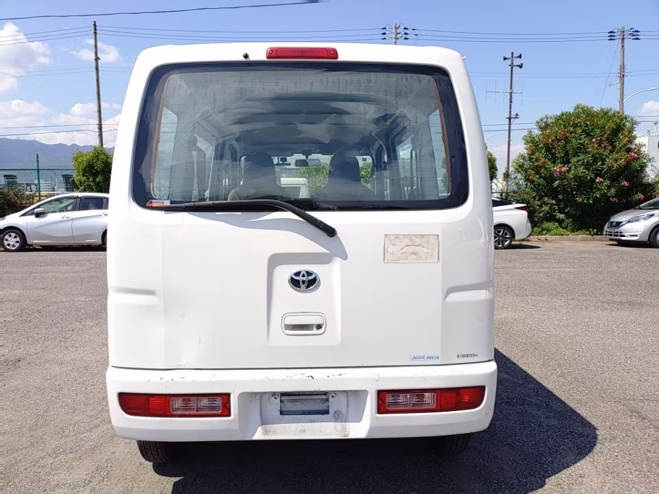TOYOTA PIXIS VAN