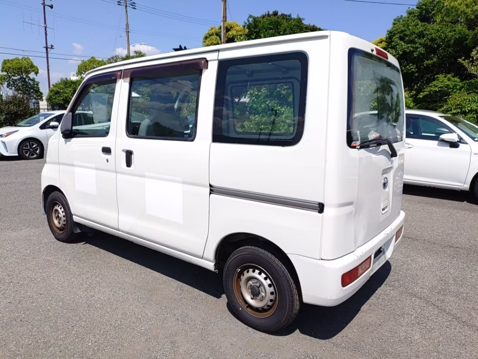 TOYOTA PIXIS VAN