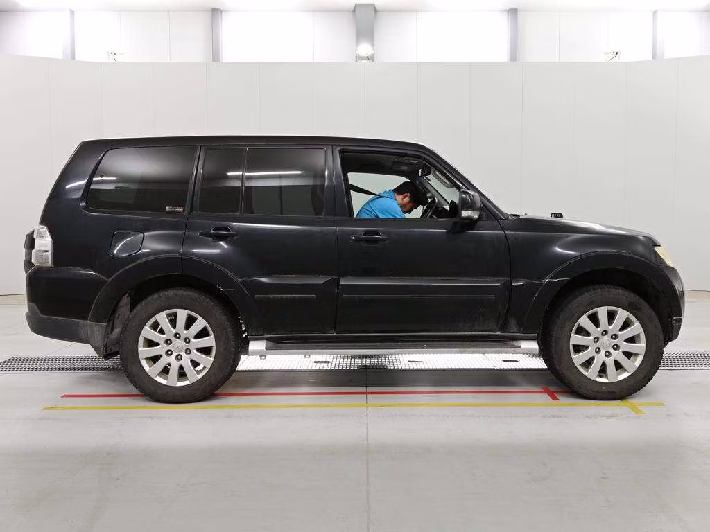MITSUBISHI PAJERO