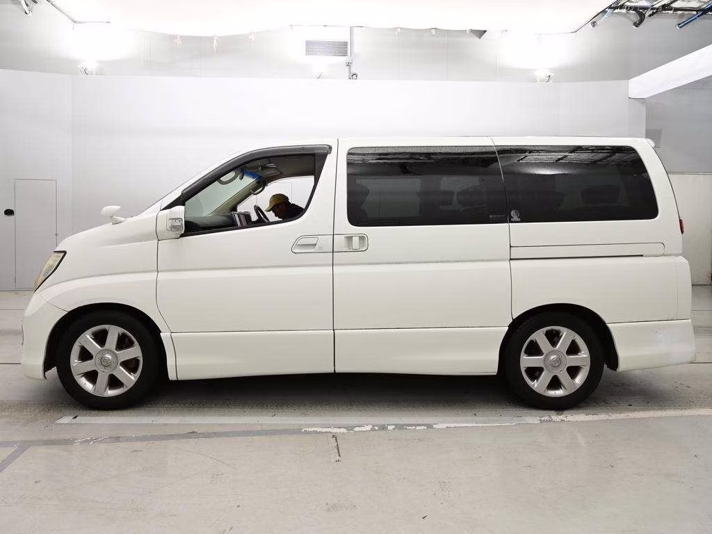 NISSAN ELGRAND
