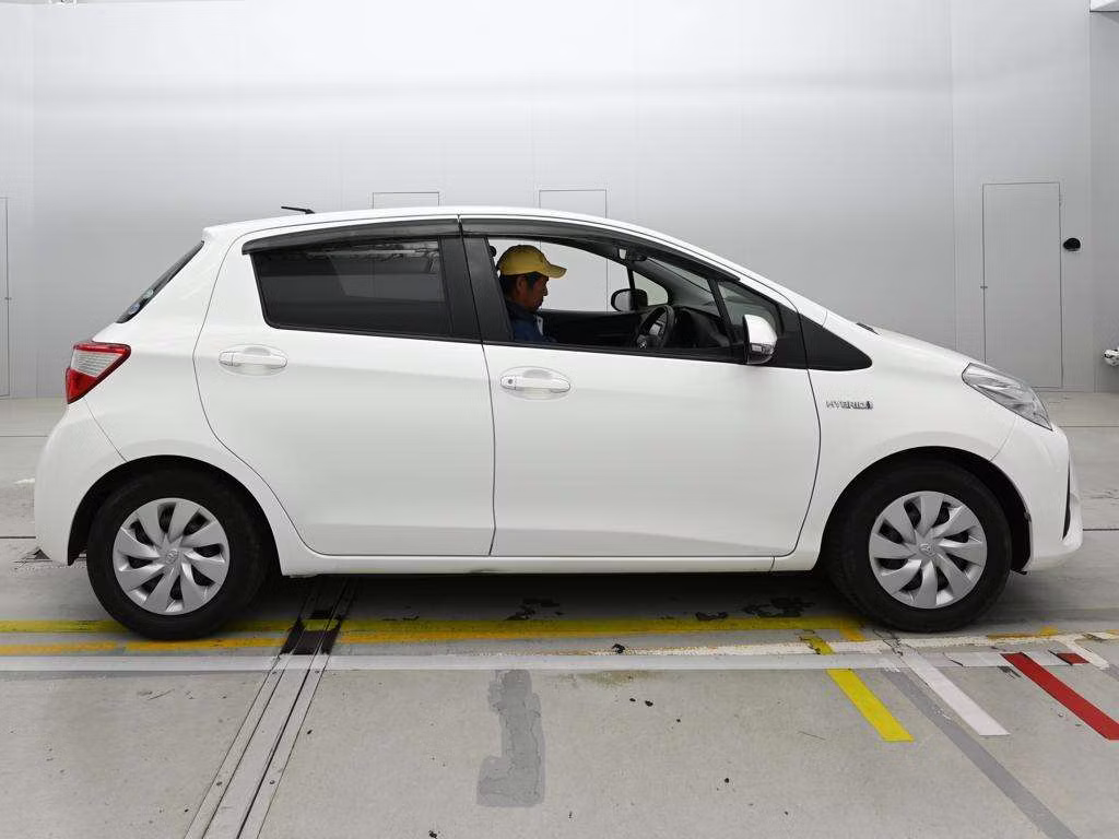TOYOTA VITZ
