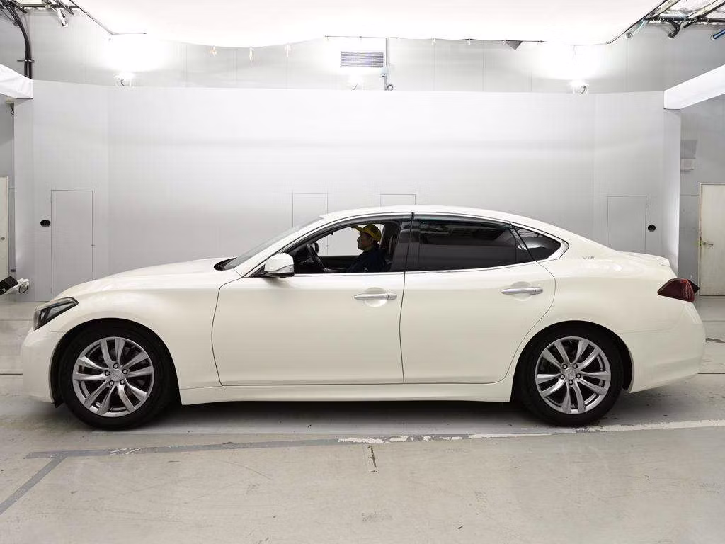 NISSAN FUGA