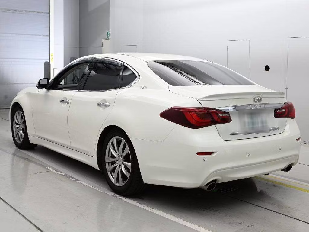 NISSAN FUGA