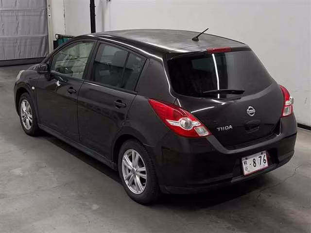 NISSAN TIIDA