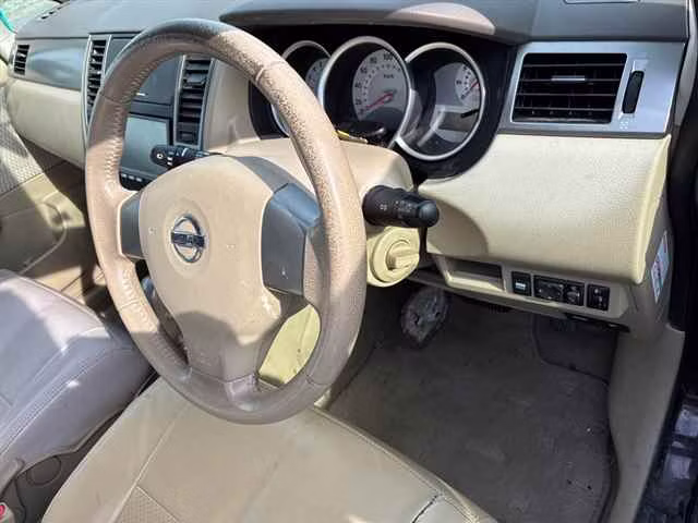 NISSAN TIIDA
