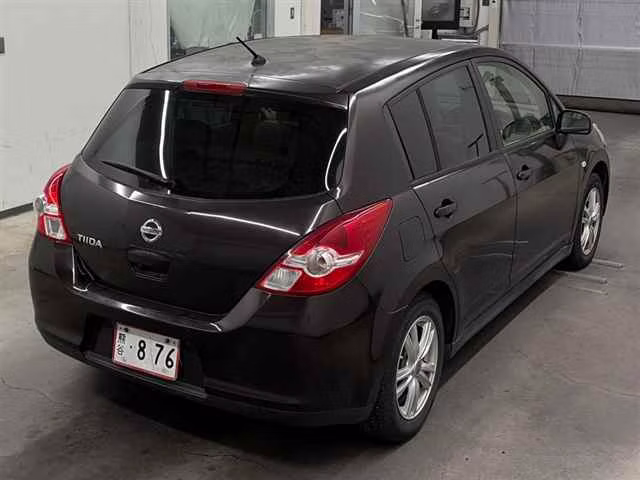 NISSAN TIIDA