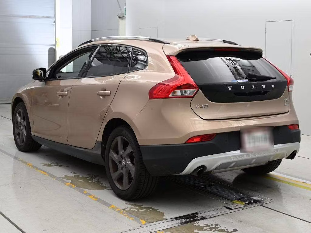 VOLVO V40