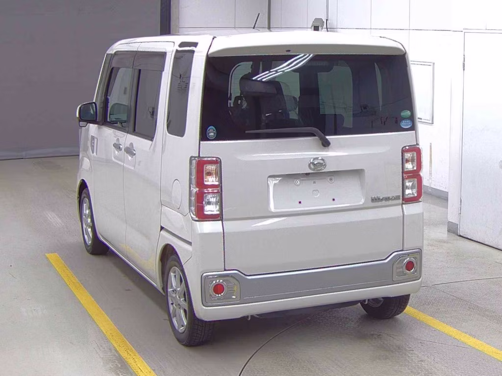 DAIHATSU WAKE