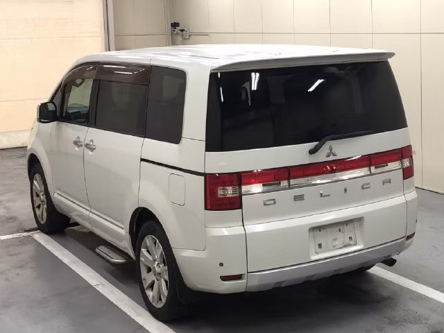 MITSUBISHI DELICA D:5