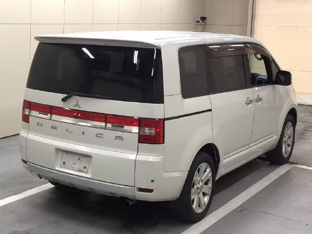 MITSUBISHI DELICA D:5