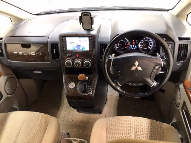 MITSUBISHI DELICA D:5