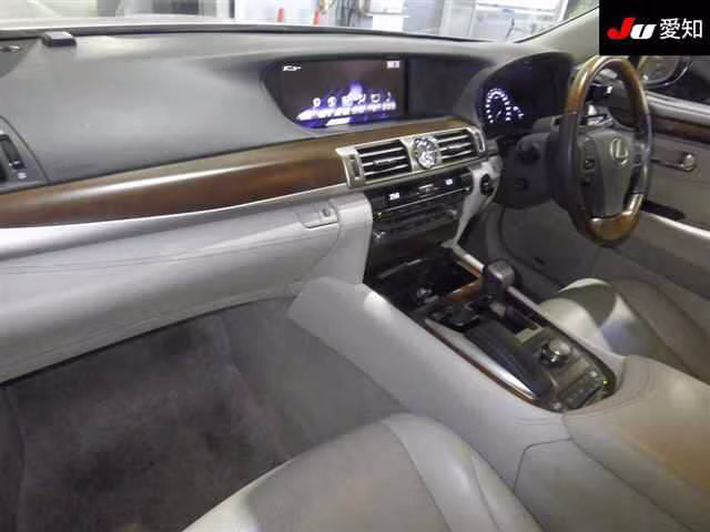 LEXUS LS600H