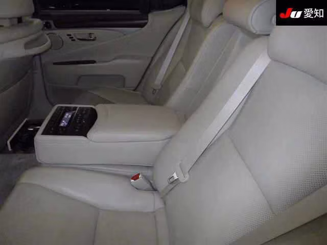 LEXUS LS600H