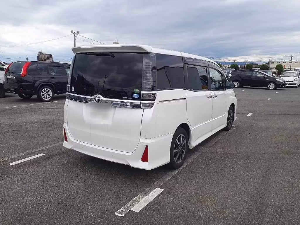 TOYOTA VOXY