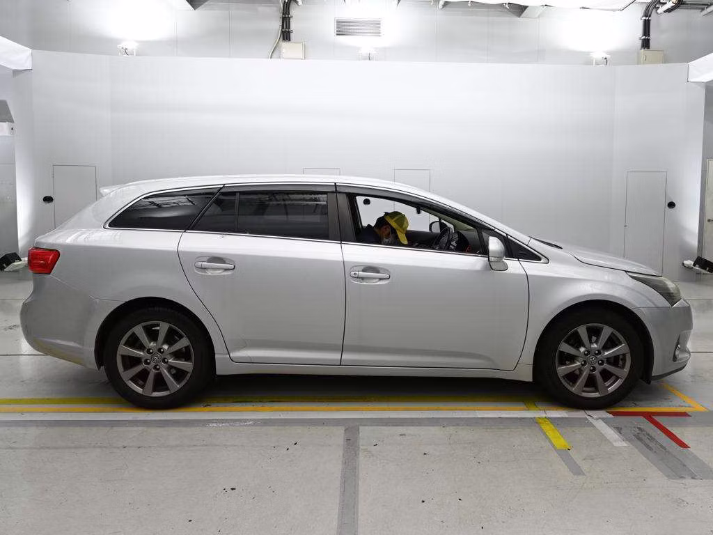 TOYOTA AVENSIS