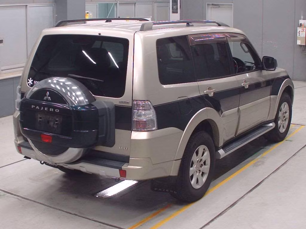MITSUBISHI PAJERO