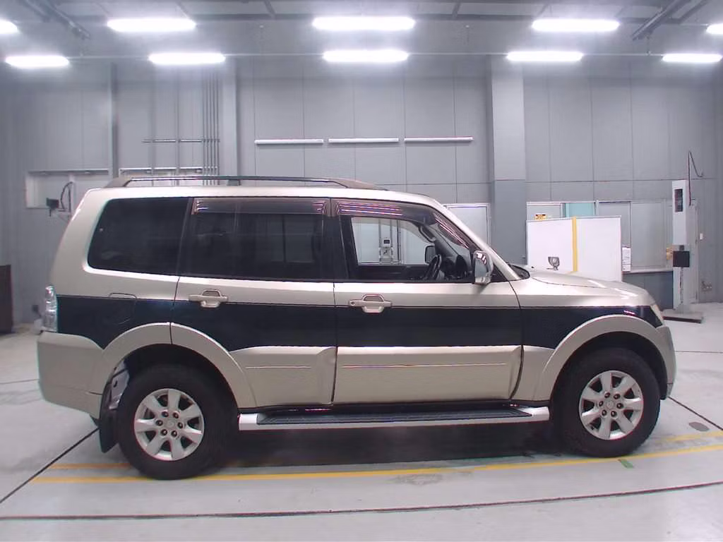 MITSUBISHI PAJERO