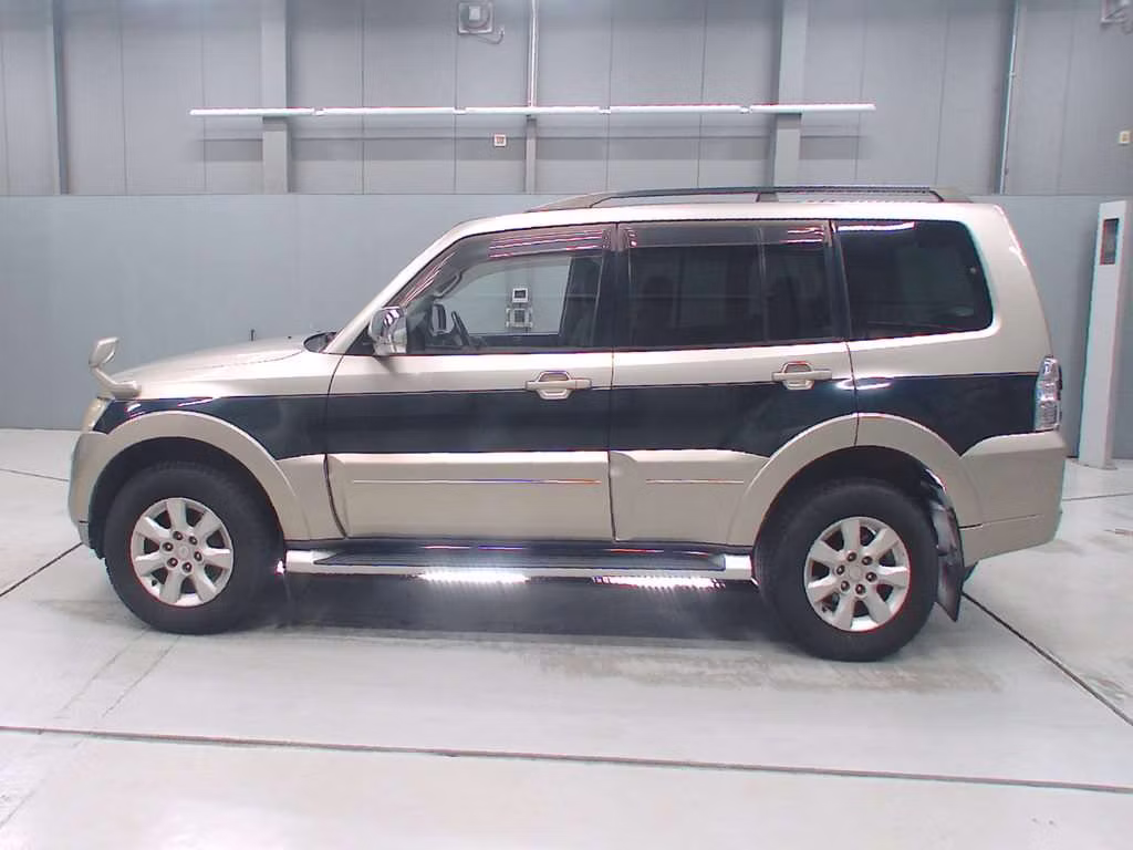 MITSUBISHI PAJERO