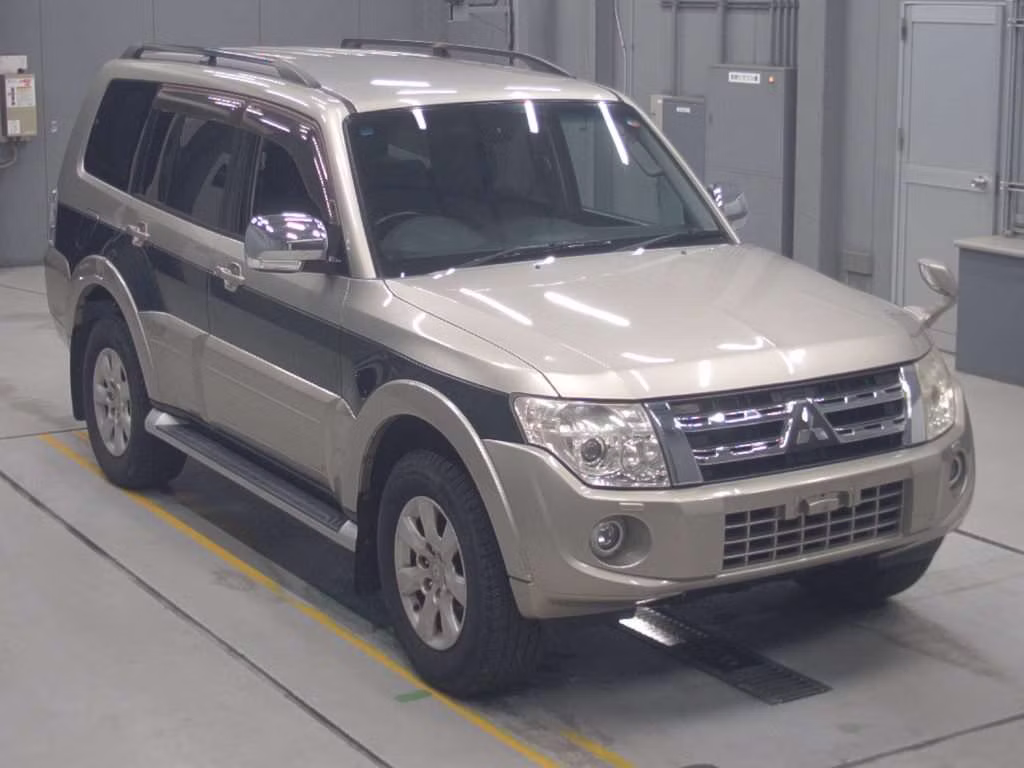 MITSUBISHI PAJERO