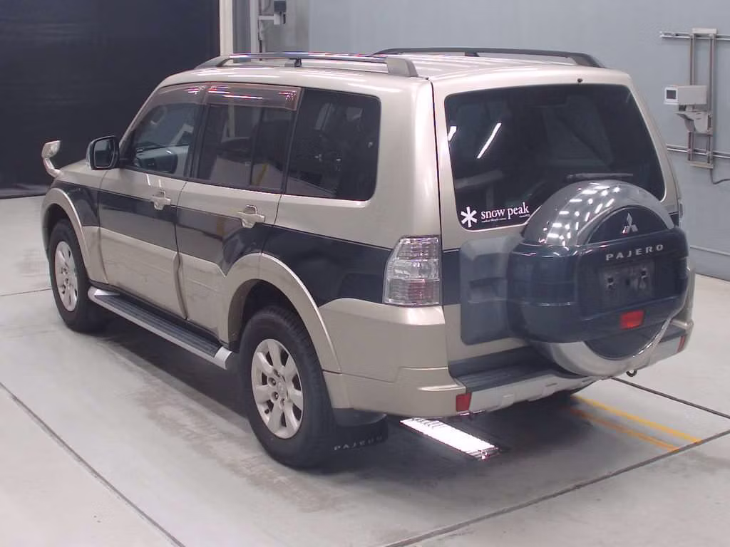 MITSUBISHI PAJERO