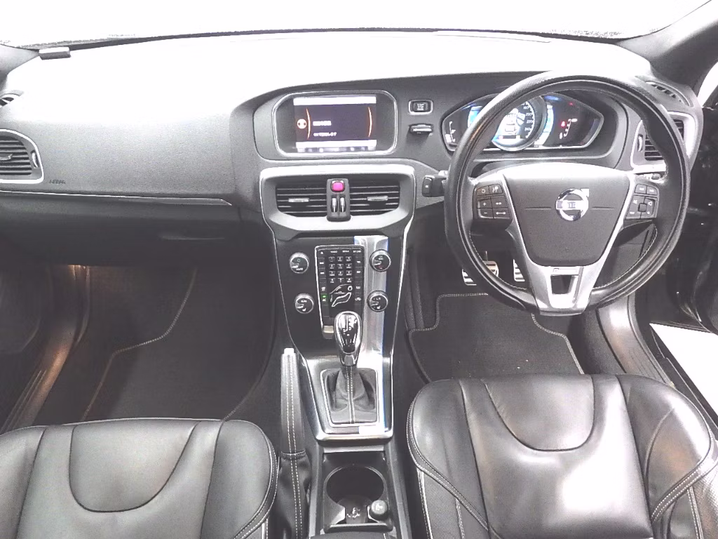 VOLVO V40
