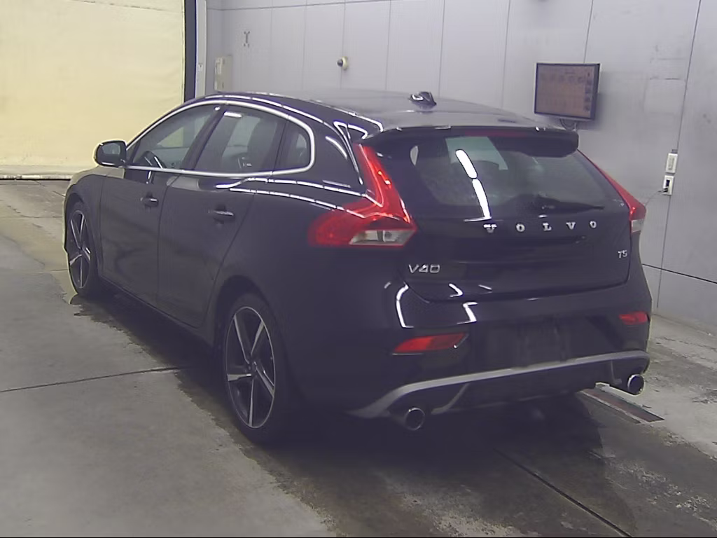VOLVO V40