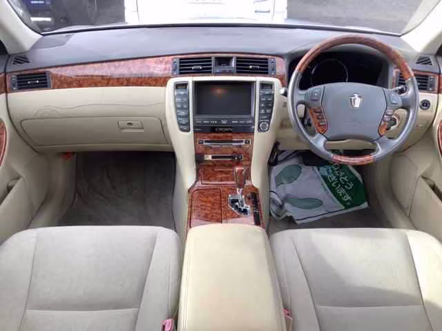 TOYOTA CROWN