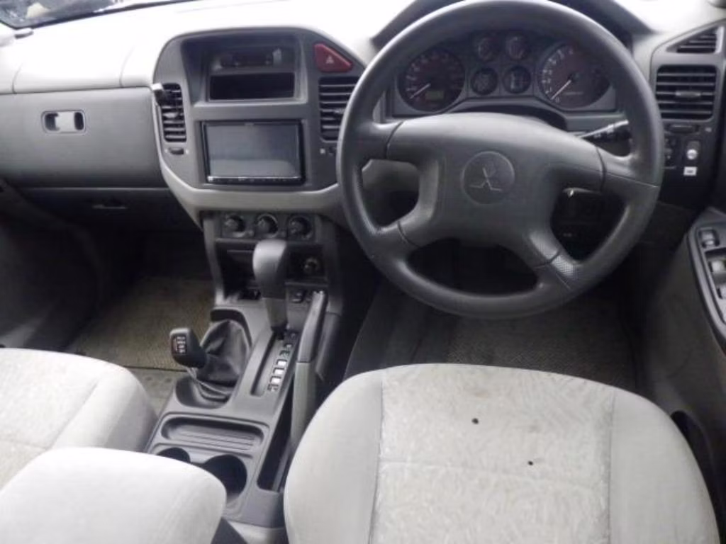 MITSUBISHI PAJERO