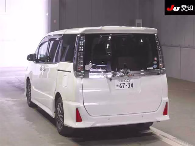 TOYOTA VOXY