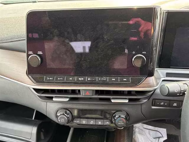 NISSAN AURA
