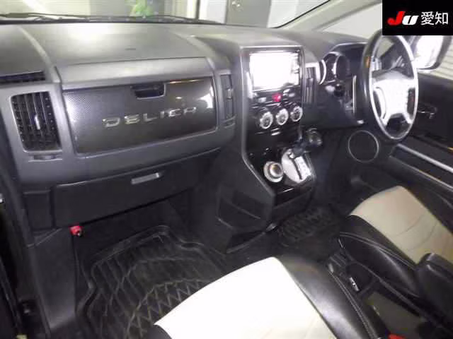 MITSUBISHI DELICA D:5