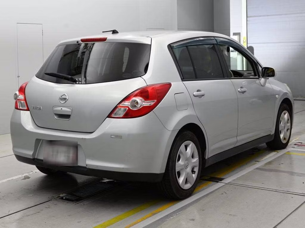 NISSAN TIIDA